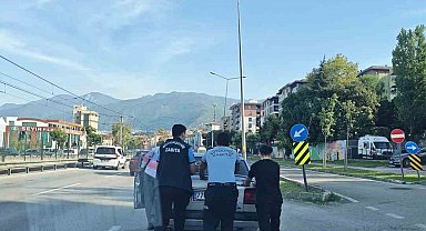 Bursa'da zabıta ekiplerinden örnek davranış