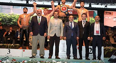 Büyükşehir güreşçisinden Cumhurbaşkanlığı Kupası'nda üçüncülük başarısı