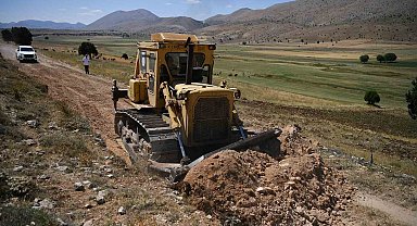 Büyükşehir'den Sarız ve Pınarbaşı kırsalında ulaşım hamlesi: Çavdar- Kırkgeçit arasında yol çalışması başladı