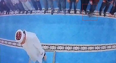 Camide kediyi tekmeleyen şahıs gözaltında, hayvan severler kediyi arıyor