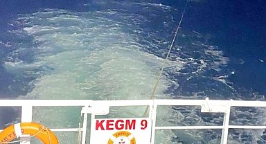 Çanakkale Boğazı'nda içinde 3 kişinin bulunduğu sürüklenen tekne kurtarıldı