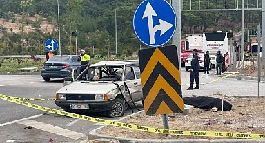 Çanakkale'de otobüs ile otomobil çarpıştı: 2 ölü