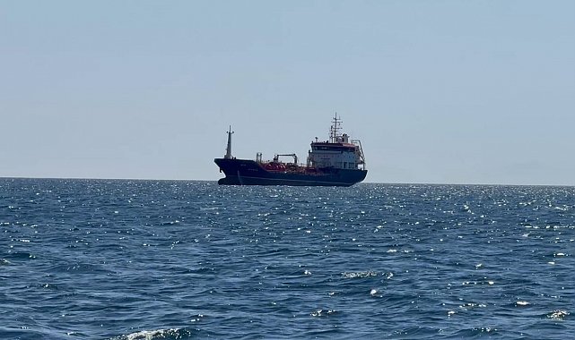 Çarpışmada hasar almadan kurtulan ALSU isimli ticari gemi Silivri açıklarına çekildi