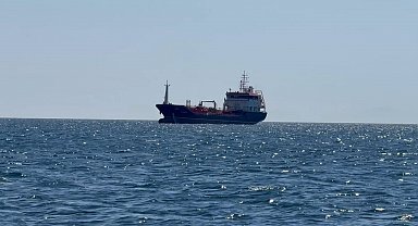 Çarpışmada hasar almadan kurtulan ALSU isimli ticari gemi Silivri açıklarına çekildi