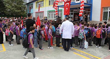 Çarşamba'da okullar öğrencilerle şenlendi