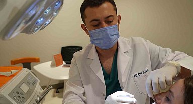 Çene kemiği erimesi implant tedavisine engel değil