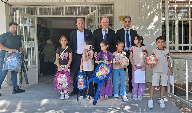 Çermikte 300 öğrenciye okul çantası dağıtıldı
