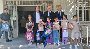 Çermikte 300 öğrenciye okul çantası dağıtıldı