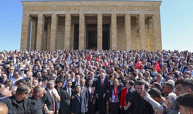 CHP Genel Başkanı Kılıçdaroğlu Anıtkabir'i ziyaret etti