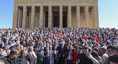 CHP Genel Başkanı Kılıçdaroğlu Anıtkabir'i ziyaret etti