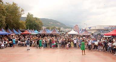 Çınarcık'ta 4 ton hamsi ikram edildi