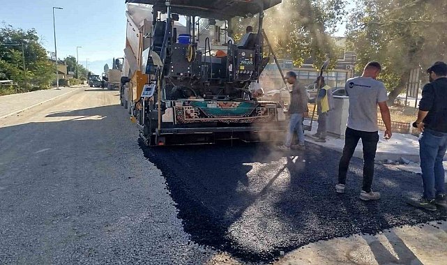 Çivril'de 20 yıllık bekleyişin ardından yol hizmete açıldı