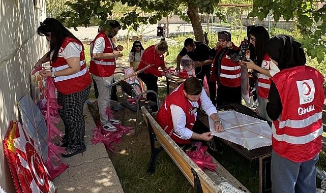 Cizreli öğrencilerden Gazze'deki çocuklara uçurtmalı destek