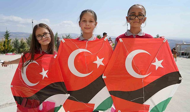 Çocukların ortak dileği 'savaşlar bitsin' oldu: Uçurtmalar Filistinli yaşıtları için yükseldi