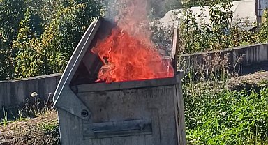 Çöp konteynerinde çıkan yangını mahalleli söndürdü