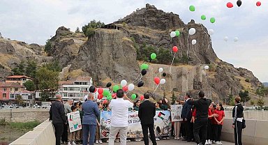 Çorum'da balonlar ve uçurtmalar Gazzeli çocuklar için gökyüzüne bırakıldı