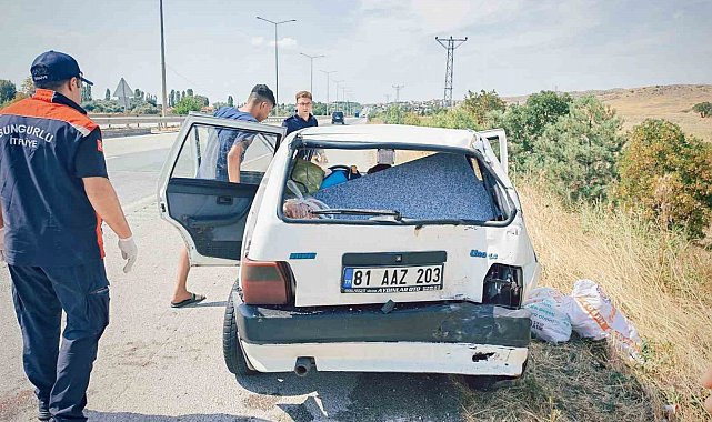 Çorum'da hafif ticari araç ile otomobil çarpıştı: 3 yaralı