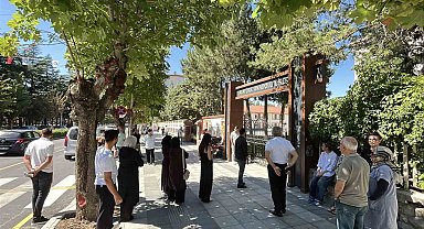 Çorum'da KPSS heyecanı: Adaylar içeride, aileler dışarıda ter döktü