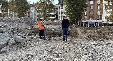 Çorum'da yıkım çalışması sırasında insan kafatası ve kemikler bulundu