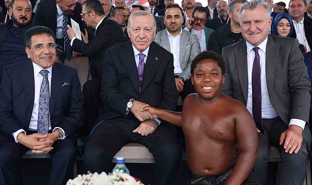 Cumhurbaşkanı Erdoğan'ın sohbet ettiği Tanzanyalı minik güreşçi, o anları anlattı