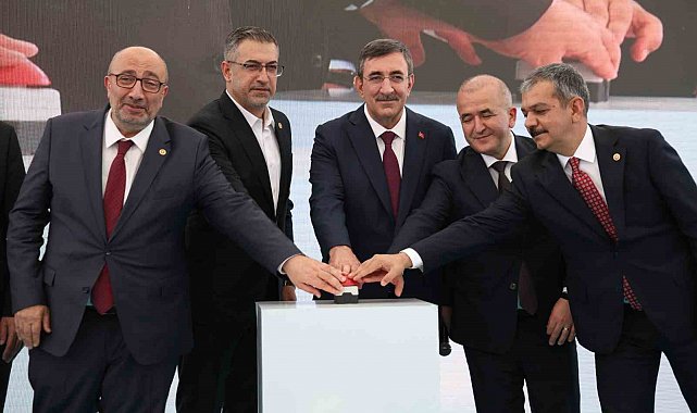 Cumhurbaşkanı Yardımcısı Yılmaz: "Sağlıkta erişimin en güçlü olduğu ülkelerden birisiyiz"