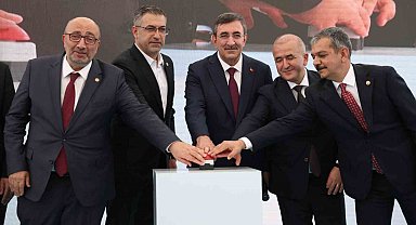 Cumhurbaşkanı Yardımcısı Yılmaz: "Sağlıkta erişimin en güçlü olduğu ülkelerden birisiyiz"