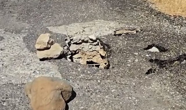 Çüngüş'te bozulan yol tehlike saçıyor