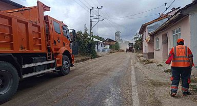 Dar olan köy yolu Karayolları ekiplerince genişletiliyor