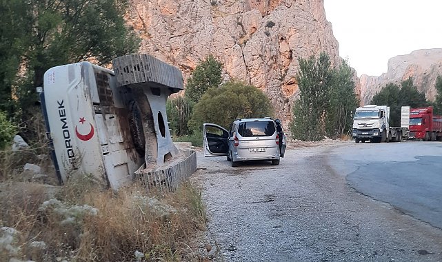 Darende'de iş makinesi devrildi
