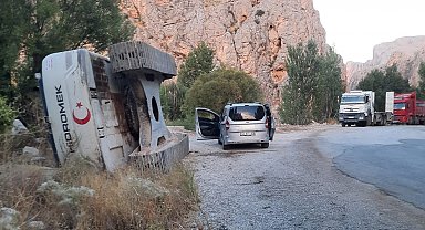 Darende'de iş makinesi devrildi