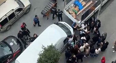 Darp ettikleri adamın evini basıp "Şikayetini çek" dediler, ortalık savaş alanına döndü