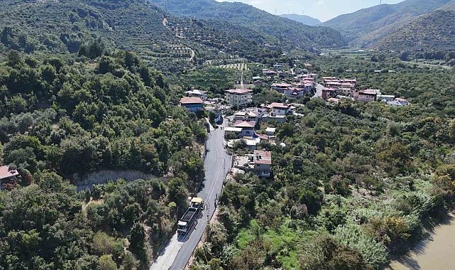 Defne'de 8 mahalleyi birbirine bağlayan 11 kilometrelik yolda asfalt çalışması başladı