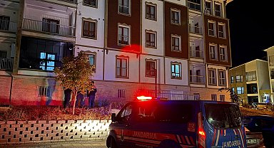 Dengesini kaybeden 17 yaşındaki kız 3. kattan yere düştü
