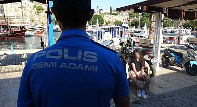 Denizde mahsur kalan 15 yaşındaki kız çocuğu kurtarıldı