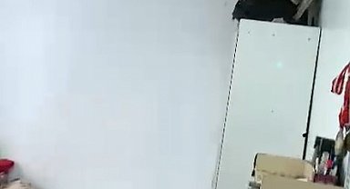 Depremde Gaziantep'teki bir evin tavanında kısmi çökme meydana geldi