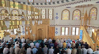 Depremde yıkılan Karaburun Köyü Camisi yeniden hizmete açıldı