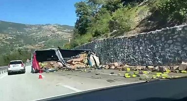 Devrek'te araç istinat duvarına çarptı: 1 ölü, 1 yaralı