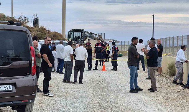 Devrilen kamyonetteki 15 yaşındaki sürücü hayatını kaybetti