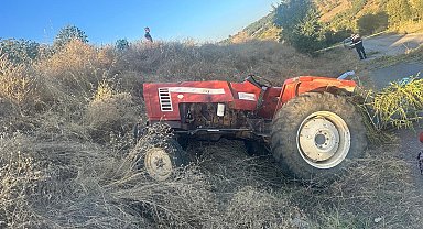 Devrilen traktörün altında kalan 56 yaşındaki adam hayatını kaybetti