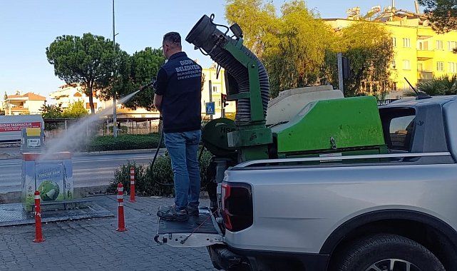 Didim'de çöp konteynerleri ve çöp kutuları düzenli olarak ilaçlanıyor
