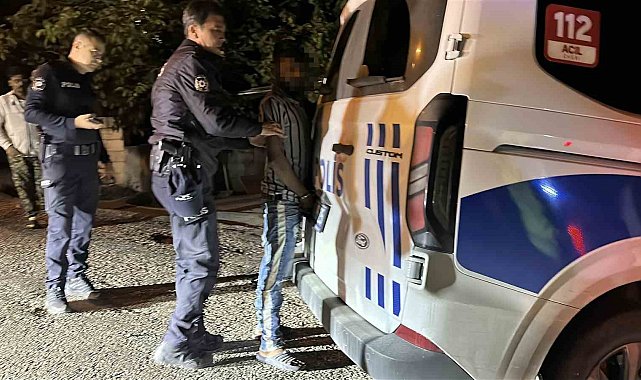 Direksiyona alkollü geçti, 2 araca çarpıp yaya olarak kaçtı