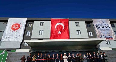 Diyanet İşleri Başkanı Arpaguş: "Erzurum bir Kur'an şehri, Erzurum bir hafızlar diyarı. Erzurum'un öyle köyleri vardır ki "Kaç hafız var?" diye sorulmaz, "Hafız olmayan var mı?" diye sorulurmuş"