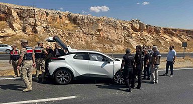 Diyarbakır'da otomobil ile traktör çarpıştı: 4 yaralı