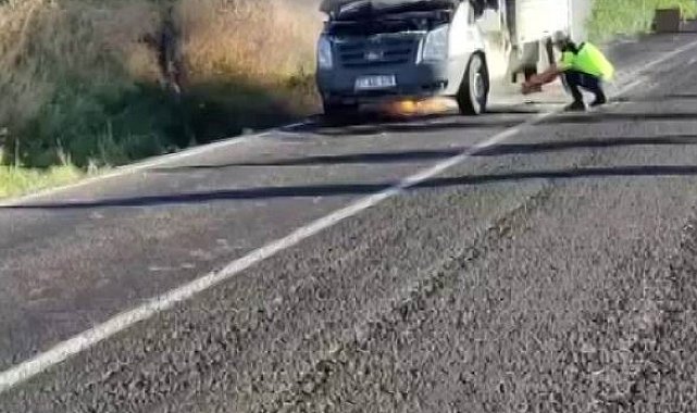 Diyarbakır'da seyir halindeki kamyonet küle döndü