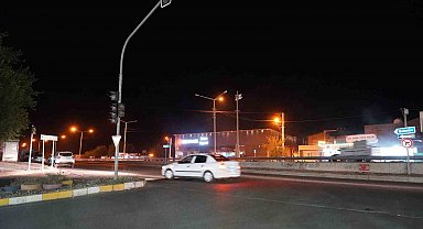 Diyarbakır'da yolun karşısına geçen çocuk, otomobil çarpması soncu hayatını kaybetti