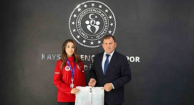 Dünya İkincisi Berat Su Yılmazer'den Kabakcı'ya ziyaret