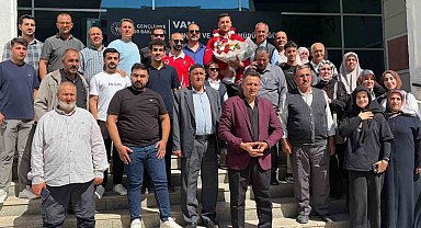 Dünya şampiyonu Furkan Bilici davul zurnayla karşılandı