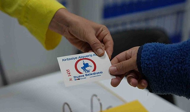 Düzce Belediyesi'nden öğrencilere 2 bin 500 liralık kırtasiye desteği