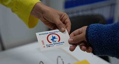 Düzce Belediyesi'nden öğrencilere 2 bin 500 liralık kırtasiye desteği