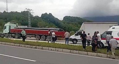 Düzce'de ambulans tıra arkadan çarptı 1 kişi yaralı